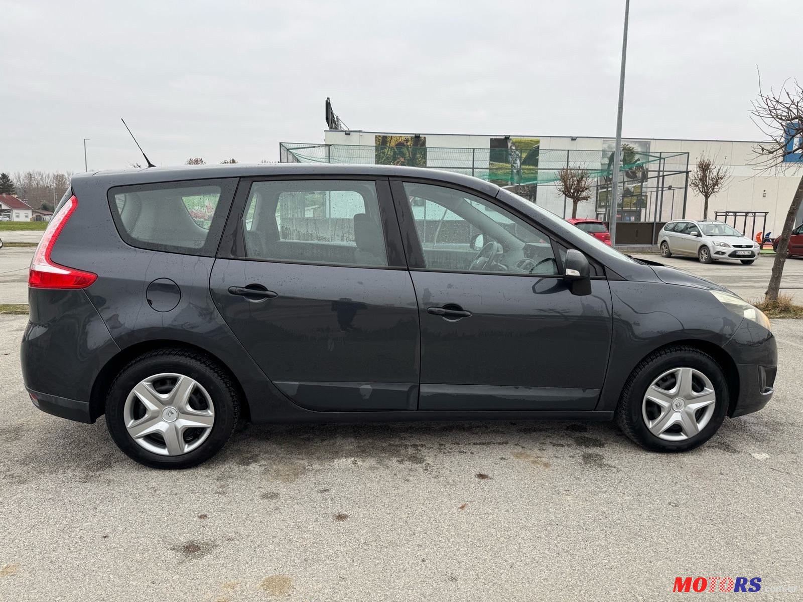 2011' Renault Megane Scenic 1.5Dci photo #6