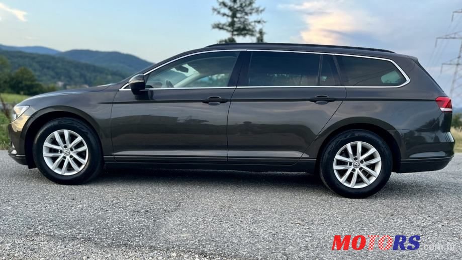 2017' Volkswagen Passat Variant photo #3