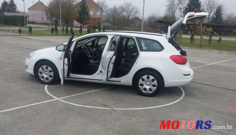 2012' Opel Astra Karavan photo #1