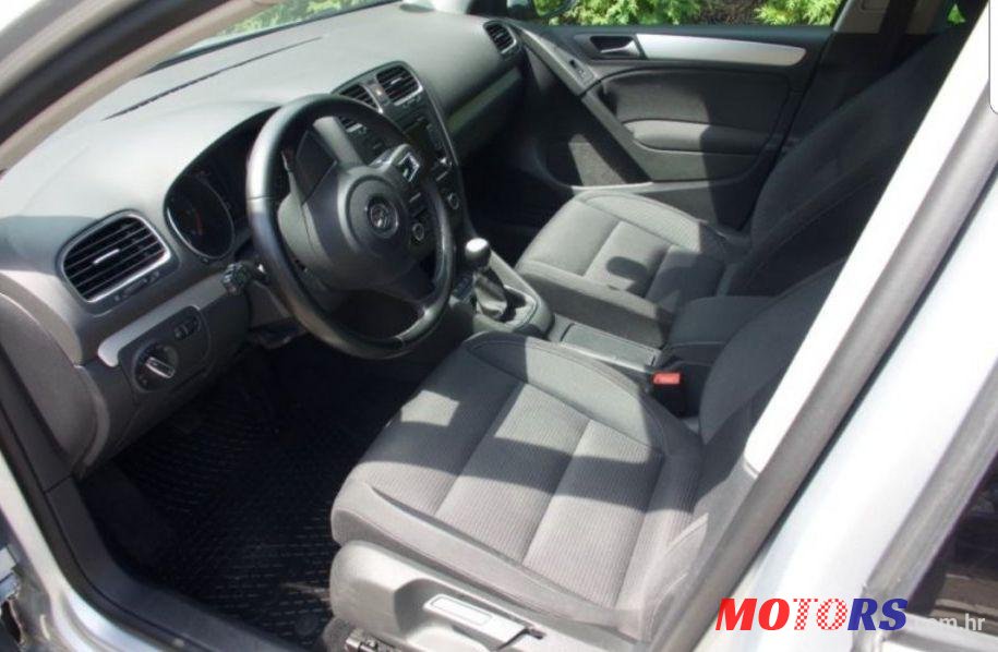 2010' Volkswagen Golf VI 1,6 Tdi photo #2