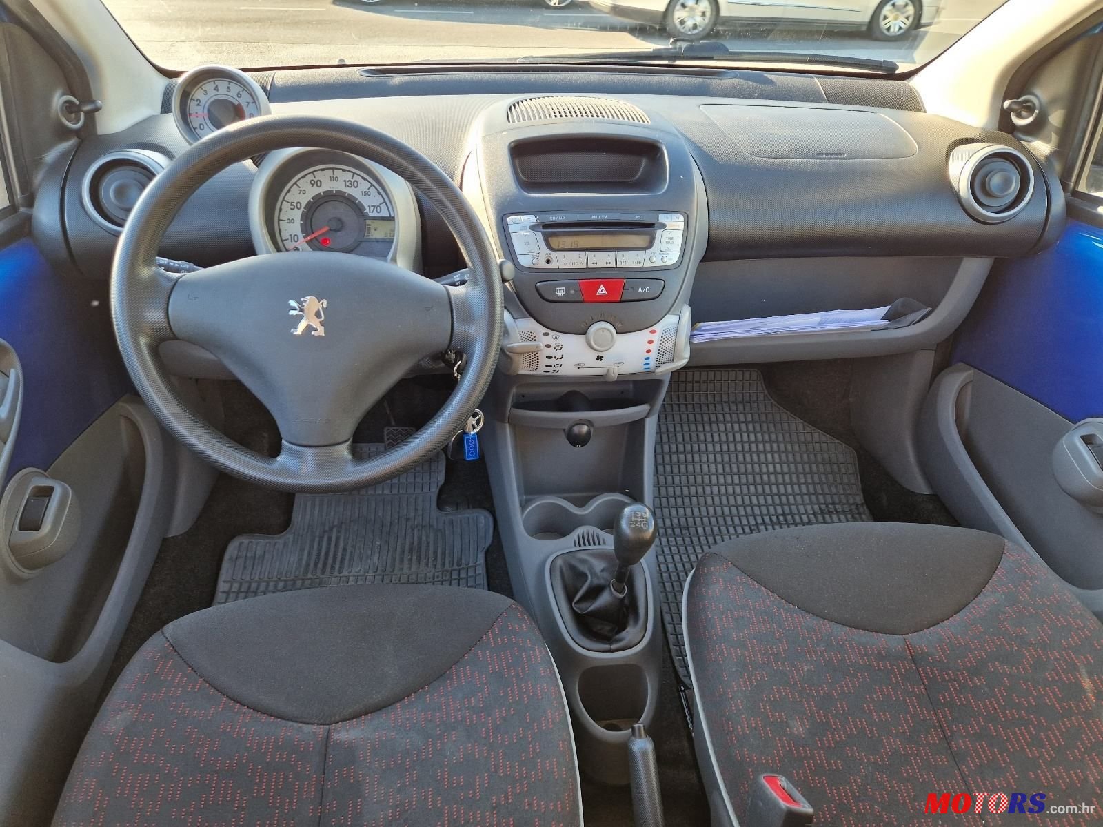 2011' Peugeot 107 1,0 photo #6