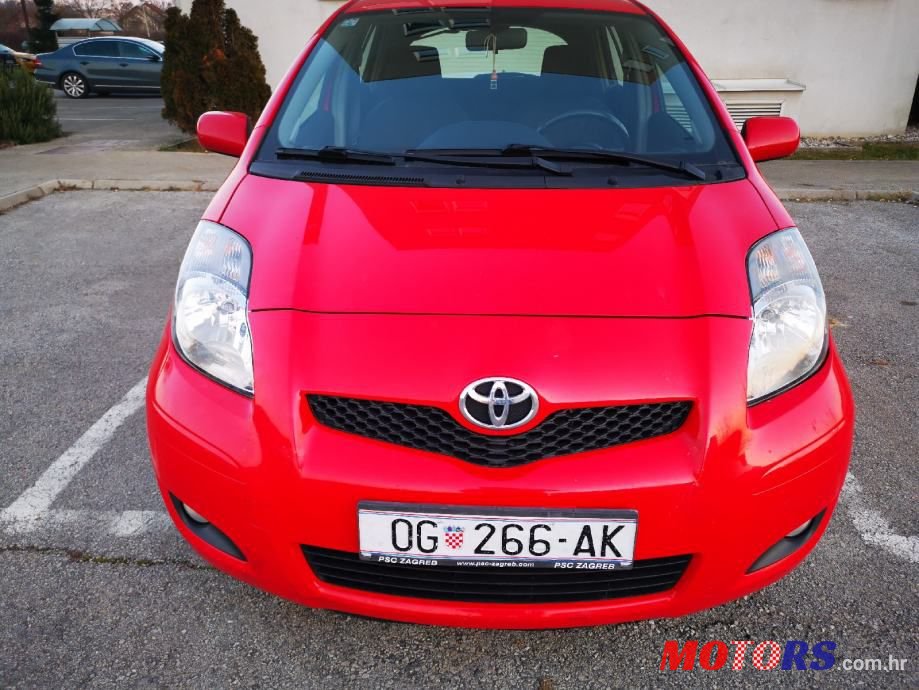 2011' Toyota Yaris photo #6