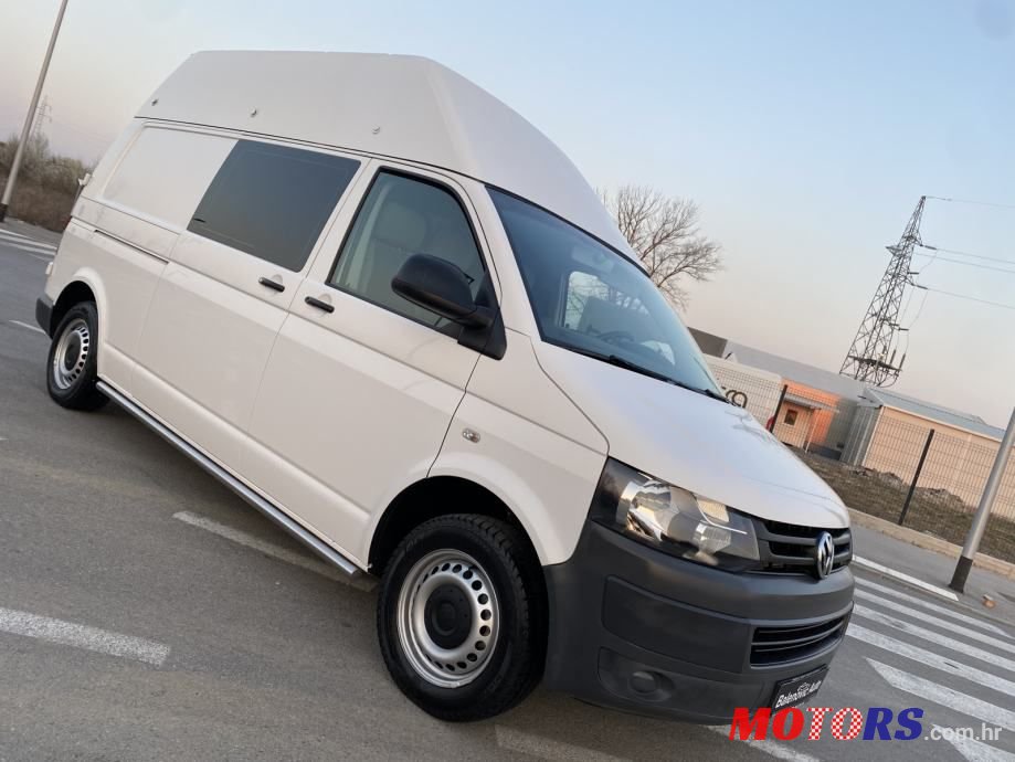 2015' Volkswagen Transporter photo #1