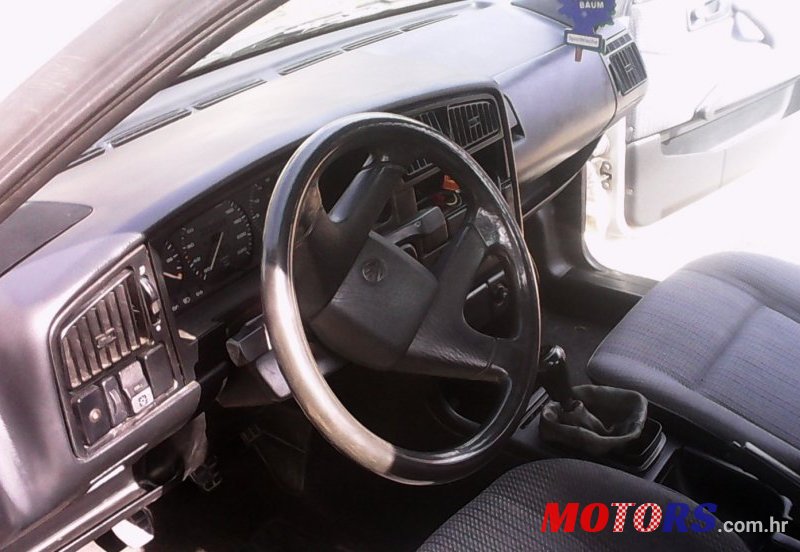 1990' Volkswagen Passat photo #3