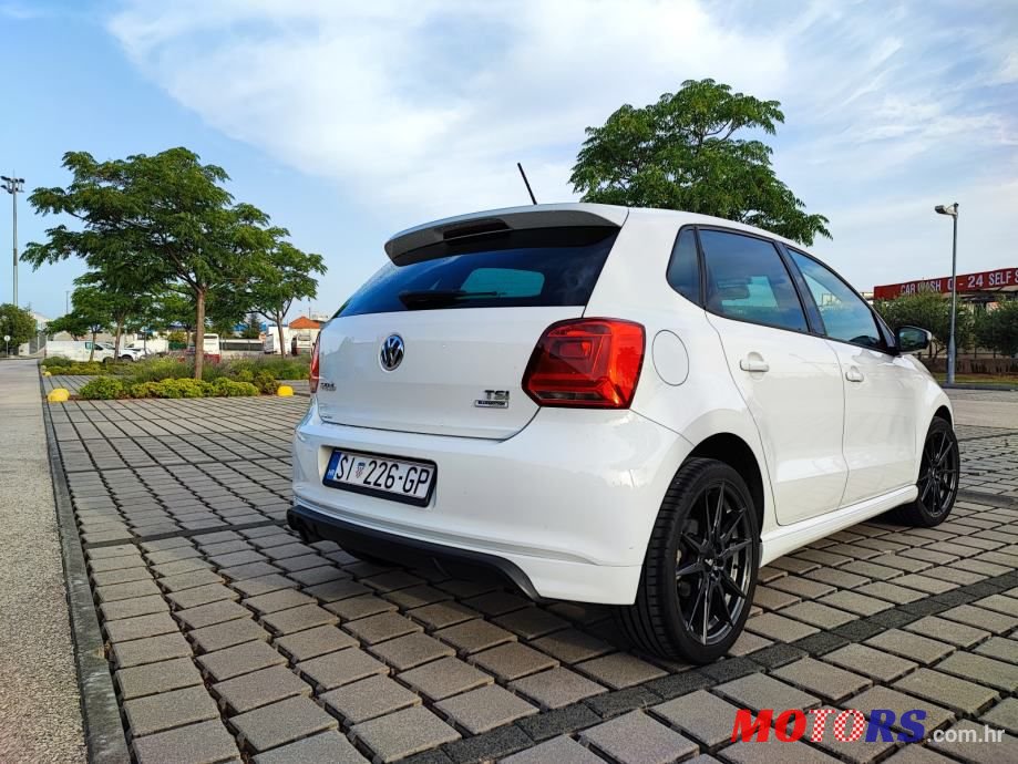 2017' Volkswagen Polo photo #5