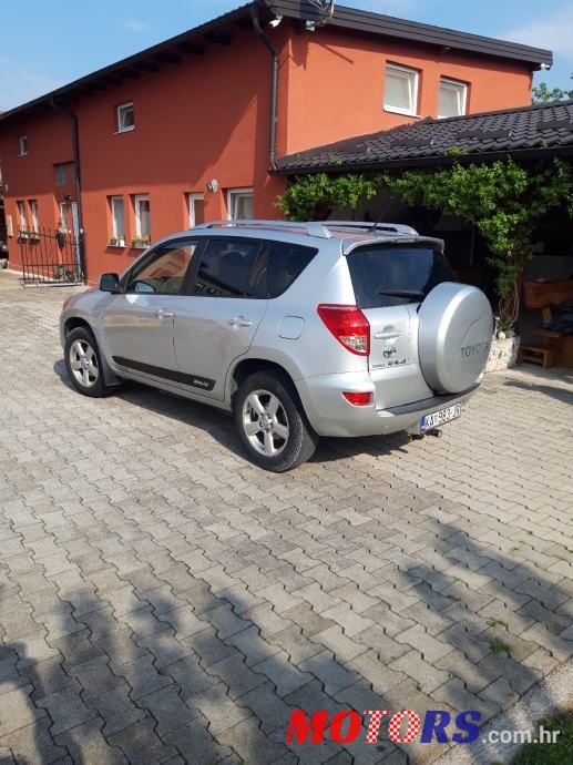 2010' Toyota RAV4 photo #2