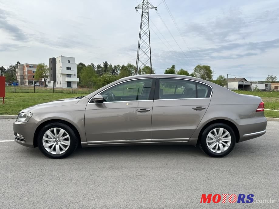 2011' Volkswagen Passat photo #5