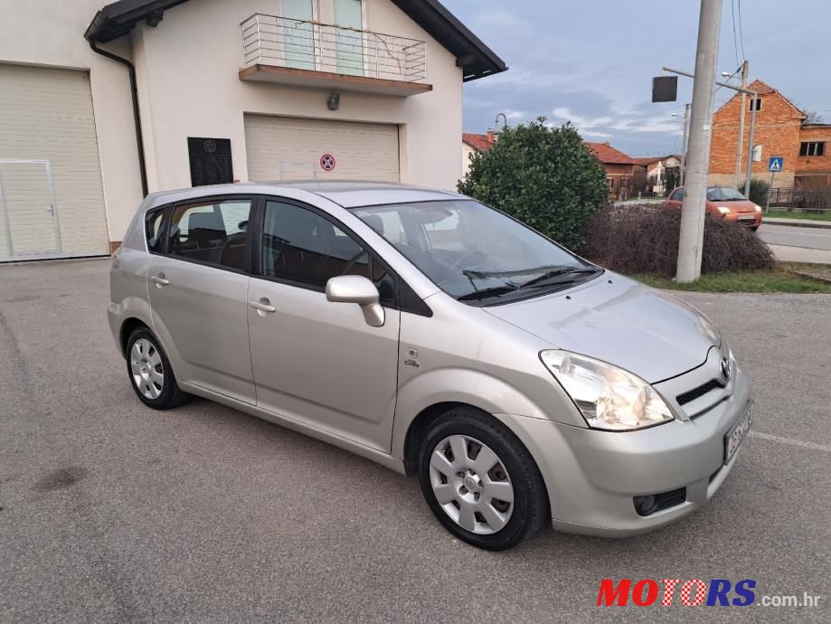 2005' Toyota Corolla Verso photo #5