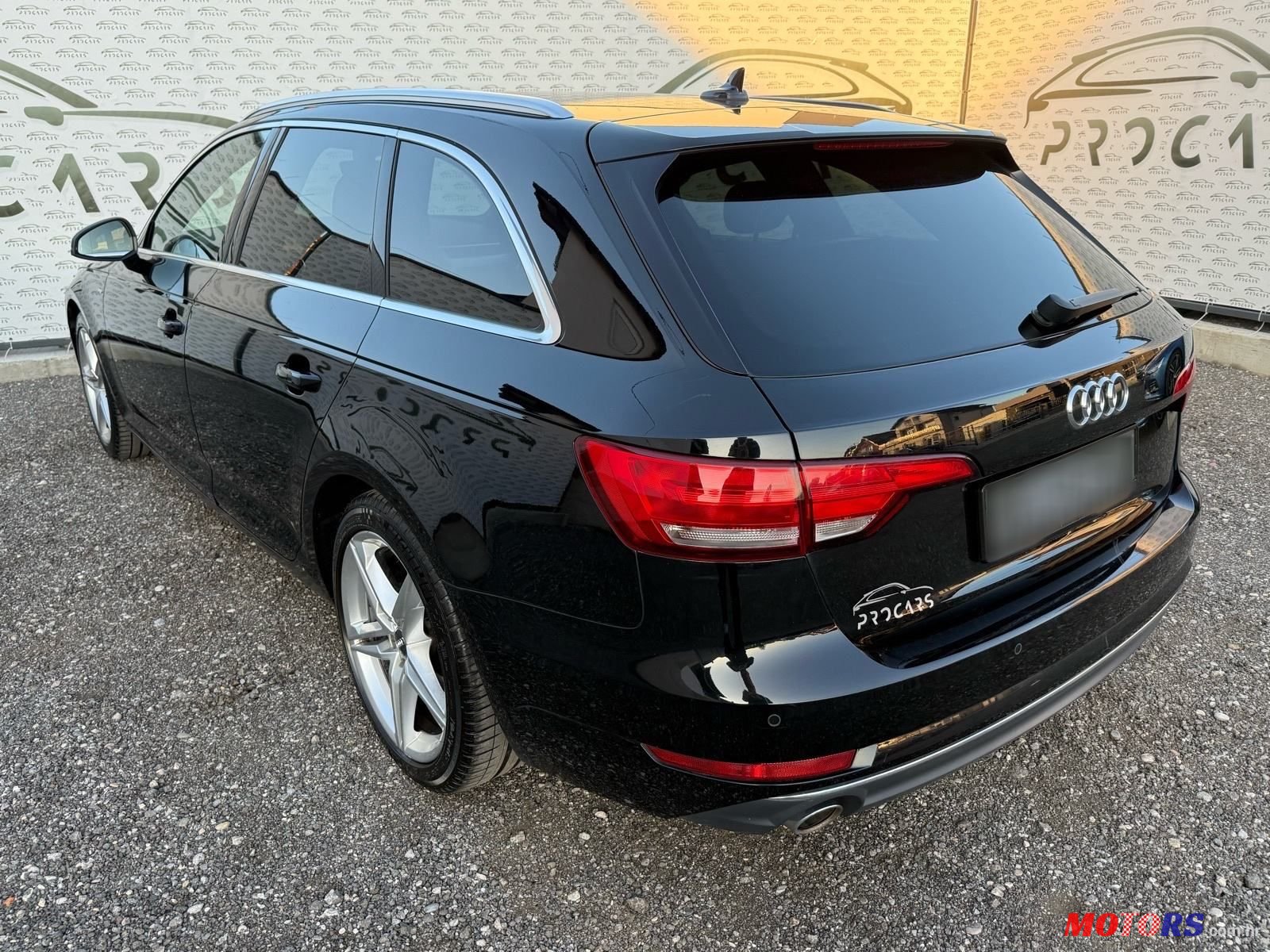 2016' Audi A4 Avant photo #6