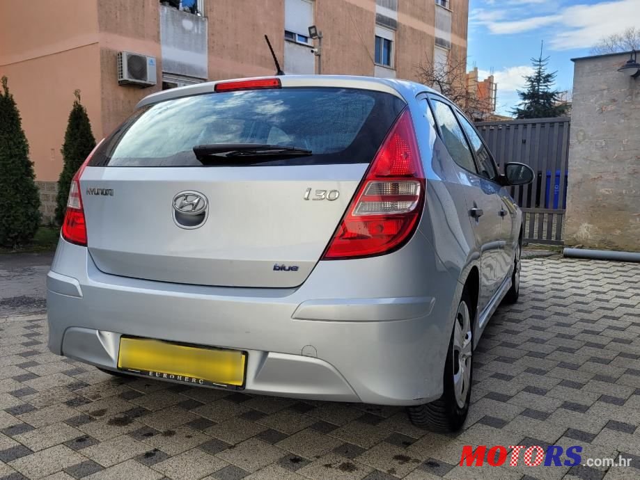 2011' Hyundai i30 Cw 1,6 Crdi photo #5