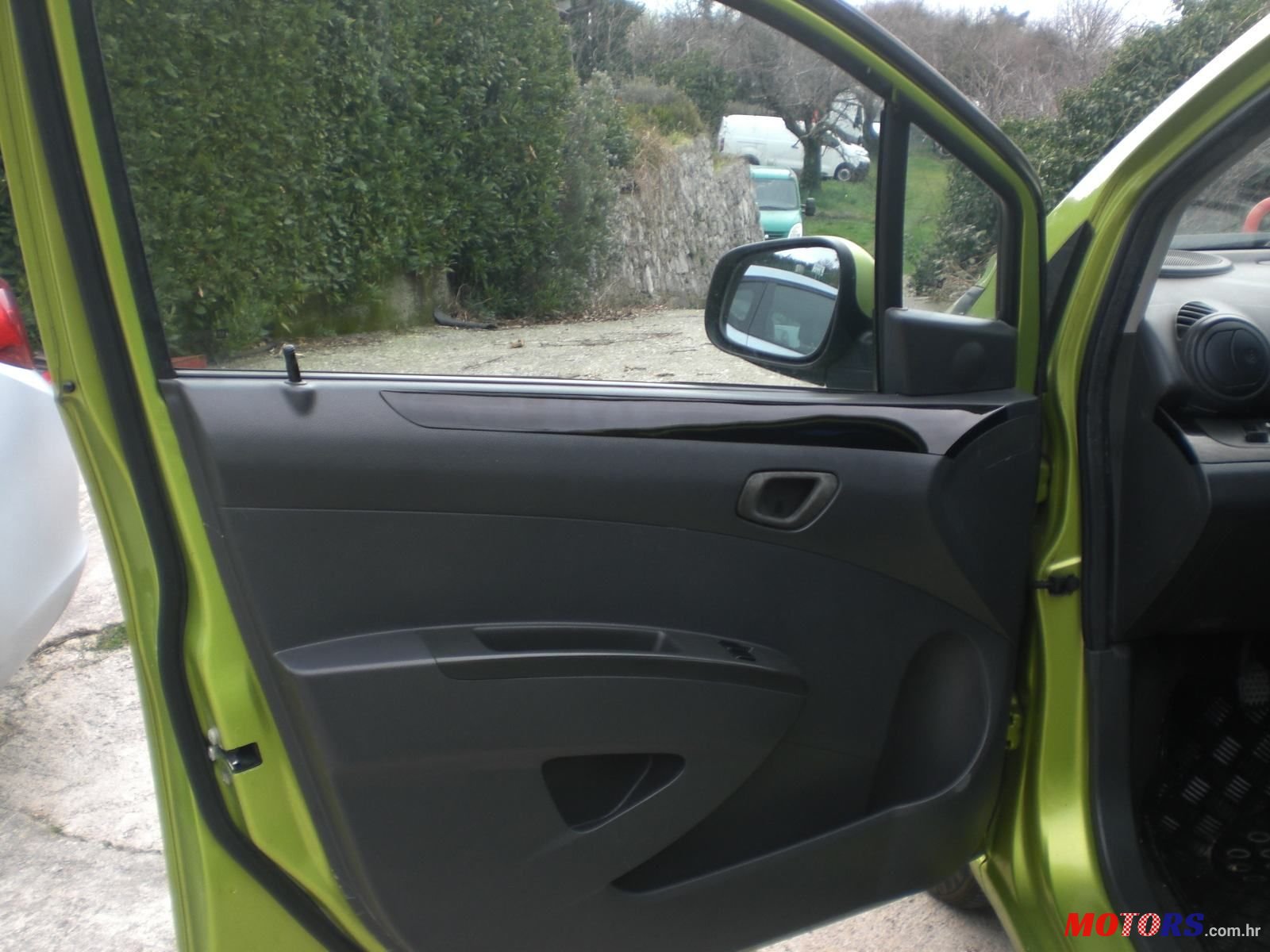 2011' Chevrolet Spark 1,0 16V photo #4