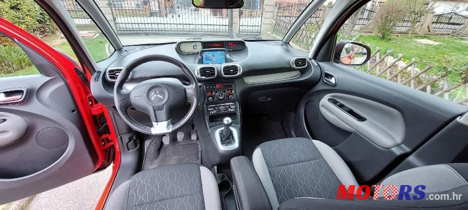 2015' Citroen C3 Picasso photo #6