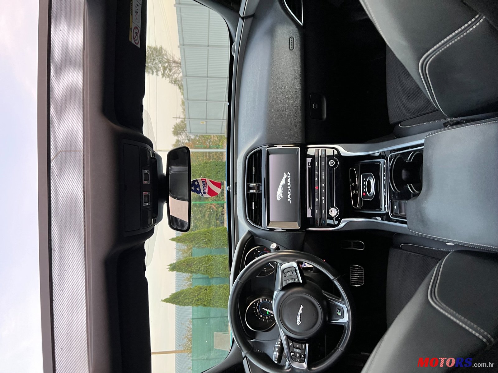 2017' Jaguar XE photo #7