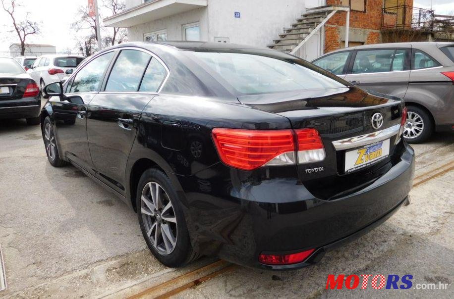 2013' Toyota Avensis photo #2