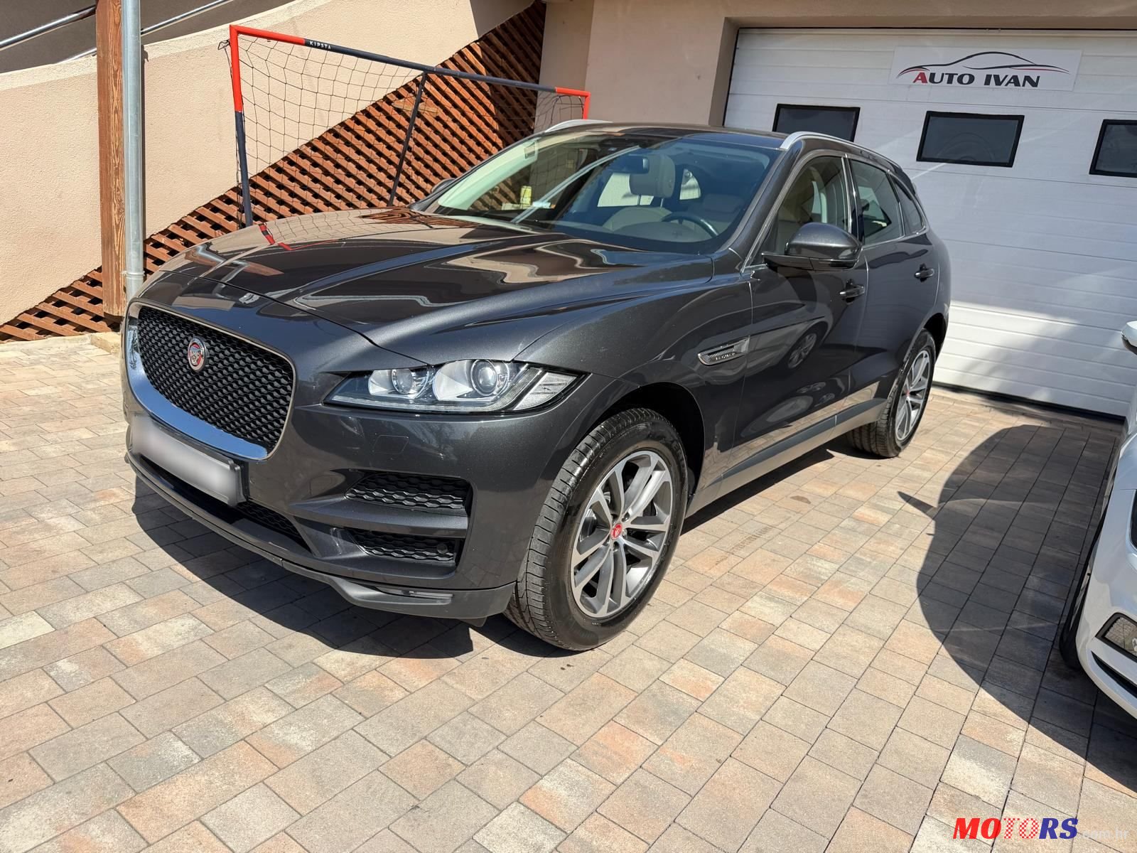 2017' Jaguar F-Pace 2.0 D photo #2