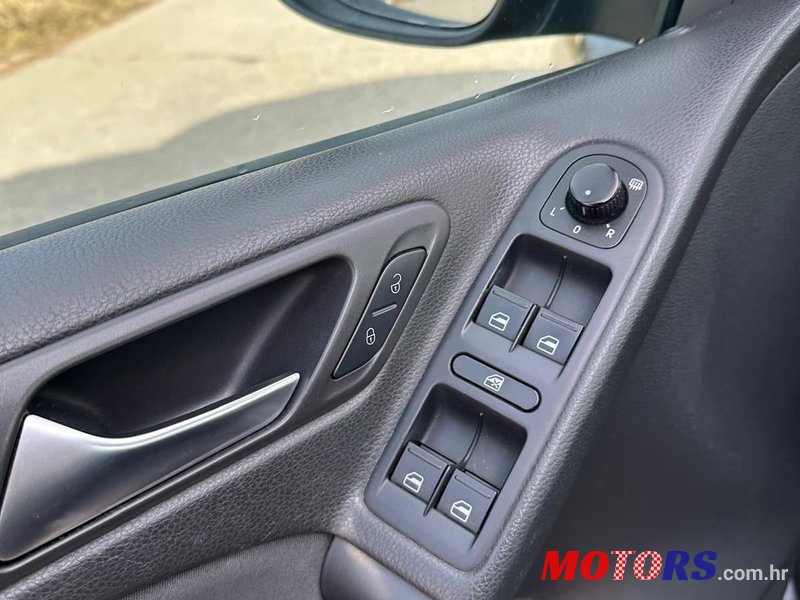 2010' Volkswagen Golf VI 1,6 Tdi photo #6