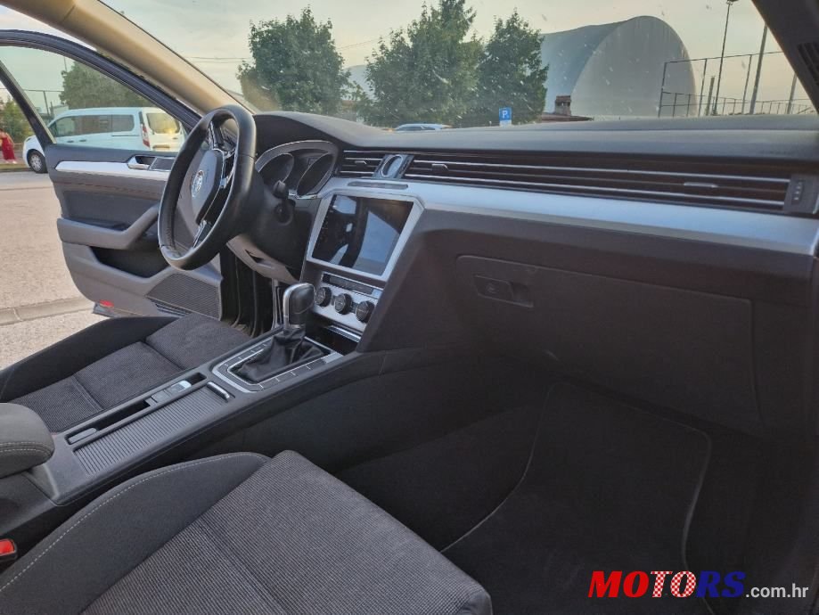 2019' Volkswagen Passat Variant photo #6