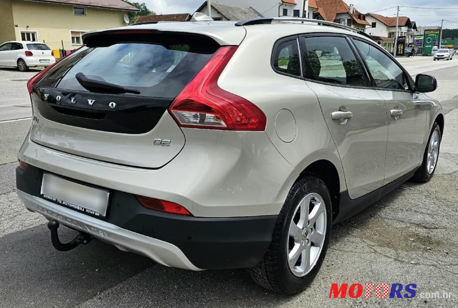 2017' Volvo V40 Cross Country D2 photo #3