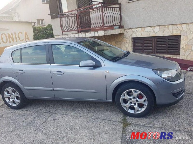 2005' Opel Astra 1,7 Cdti Sport photo #1