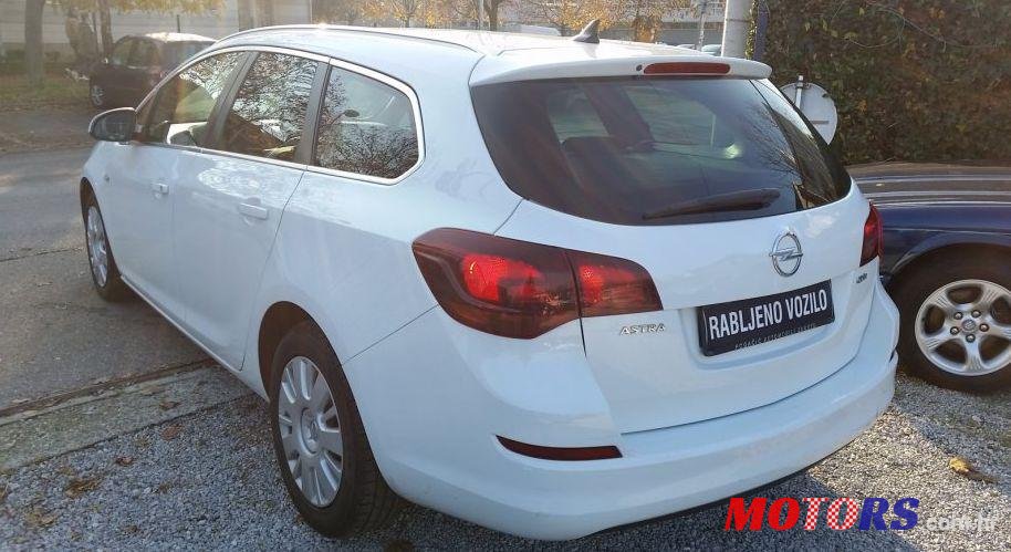 2011' Opel Astra Sports 1,7 Cdti photo #2