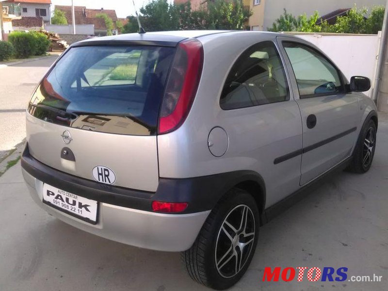 2002' Opel Corsa Club 1,7 photo #1