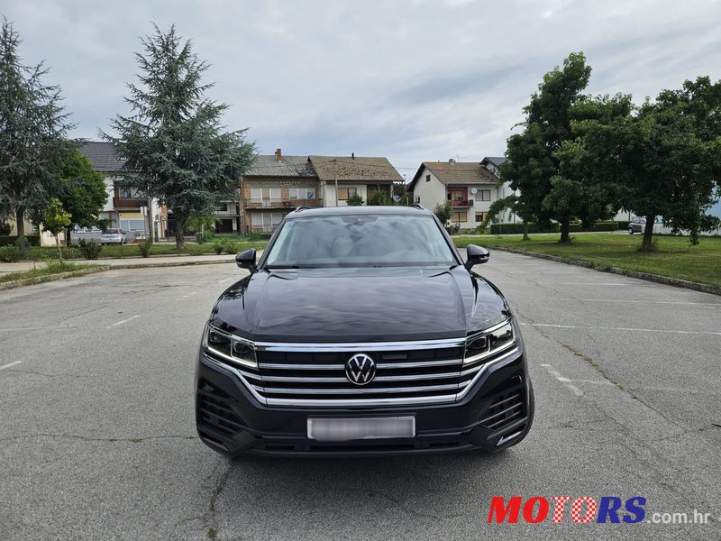 2021' Volkswagen Touareg V6 Tdi photo #3