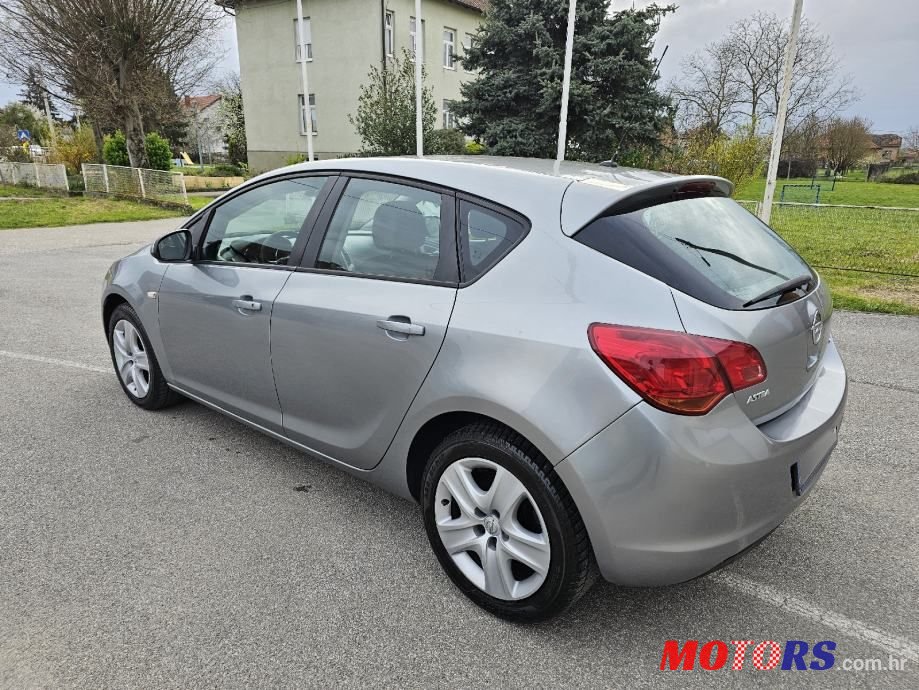 2011' Opel Astra 1,7 Cdti photo #5