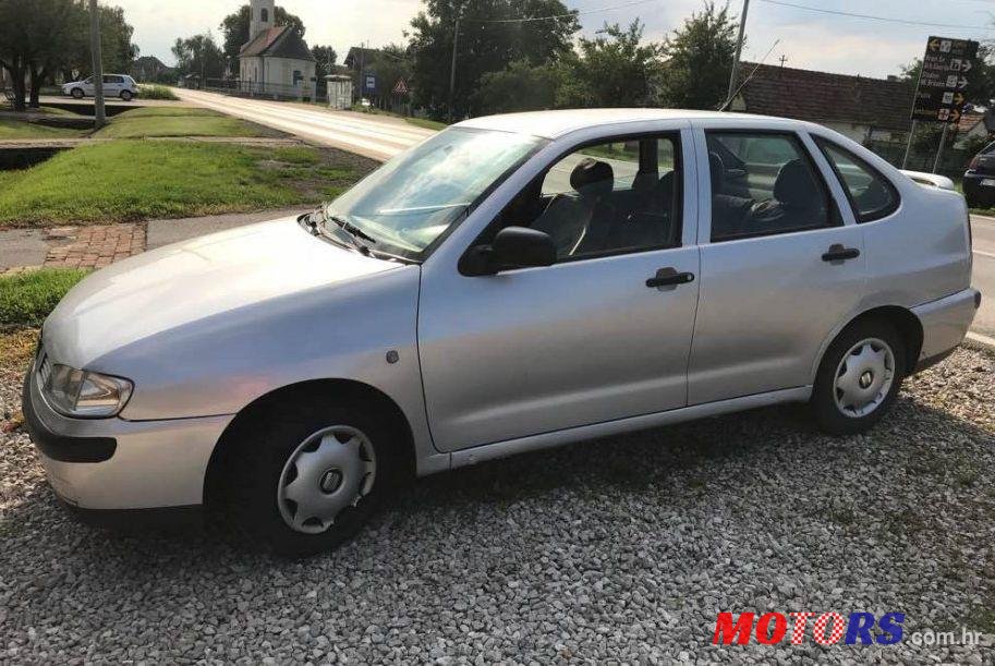 2001' SEAT Cordoba 1,9 Sdi photo #1