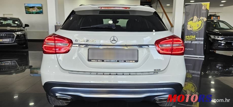 2016' Mercedes-Benz GLA 200 D photo #6