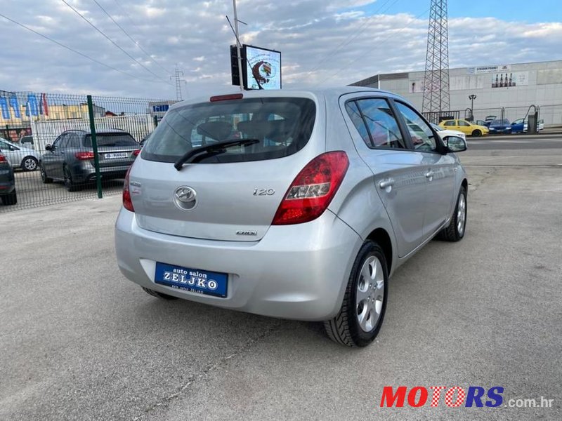 2009' Hyundai i20 1,4 Crdi photo #2