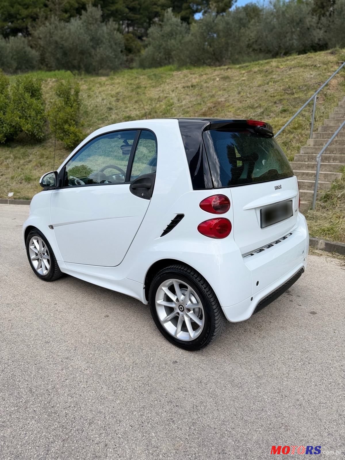 2013' Smart Fortwo Hybrid photo #4