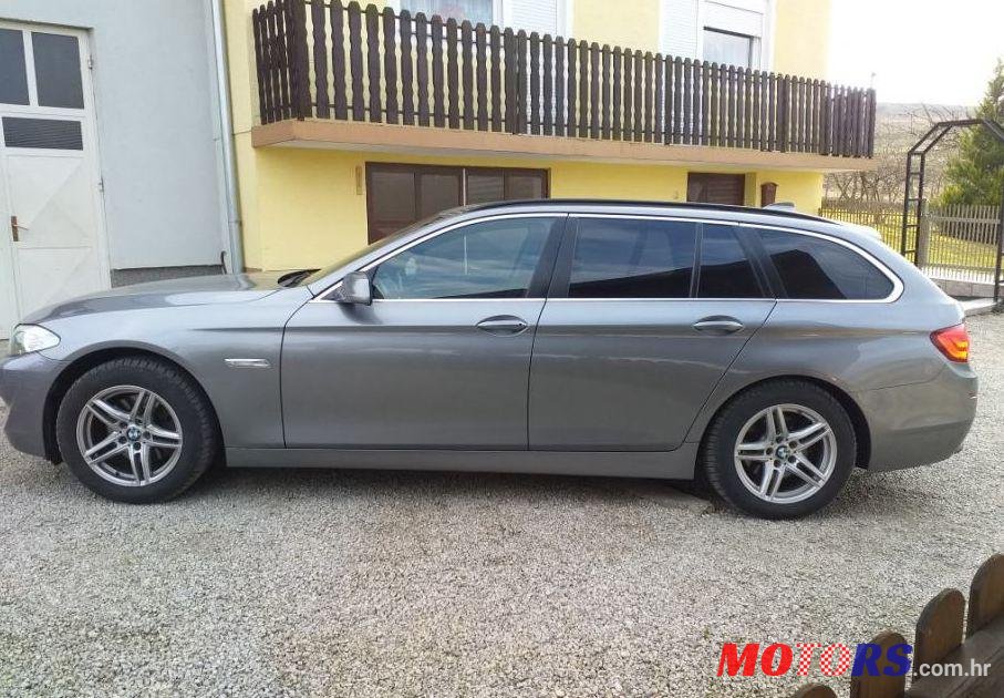 2010' BMW Serija 5 Touring 520D photo #1