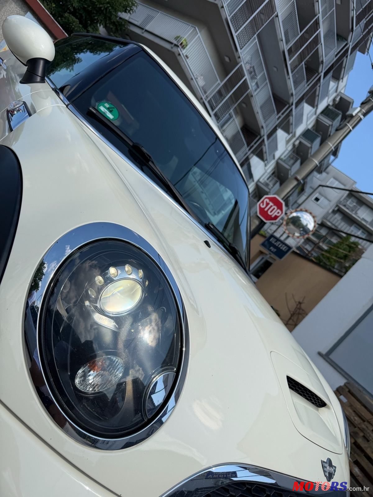 2011' MINI Cooper Cooper Sd photo #3