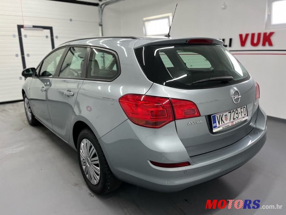 2011' Opel Astra Karavan photo #4