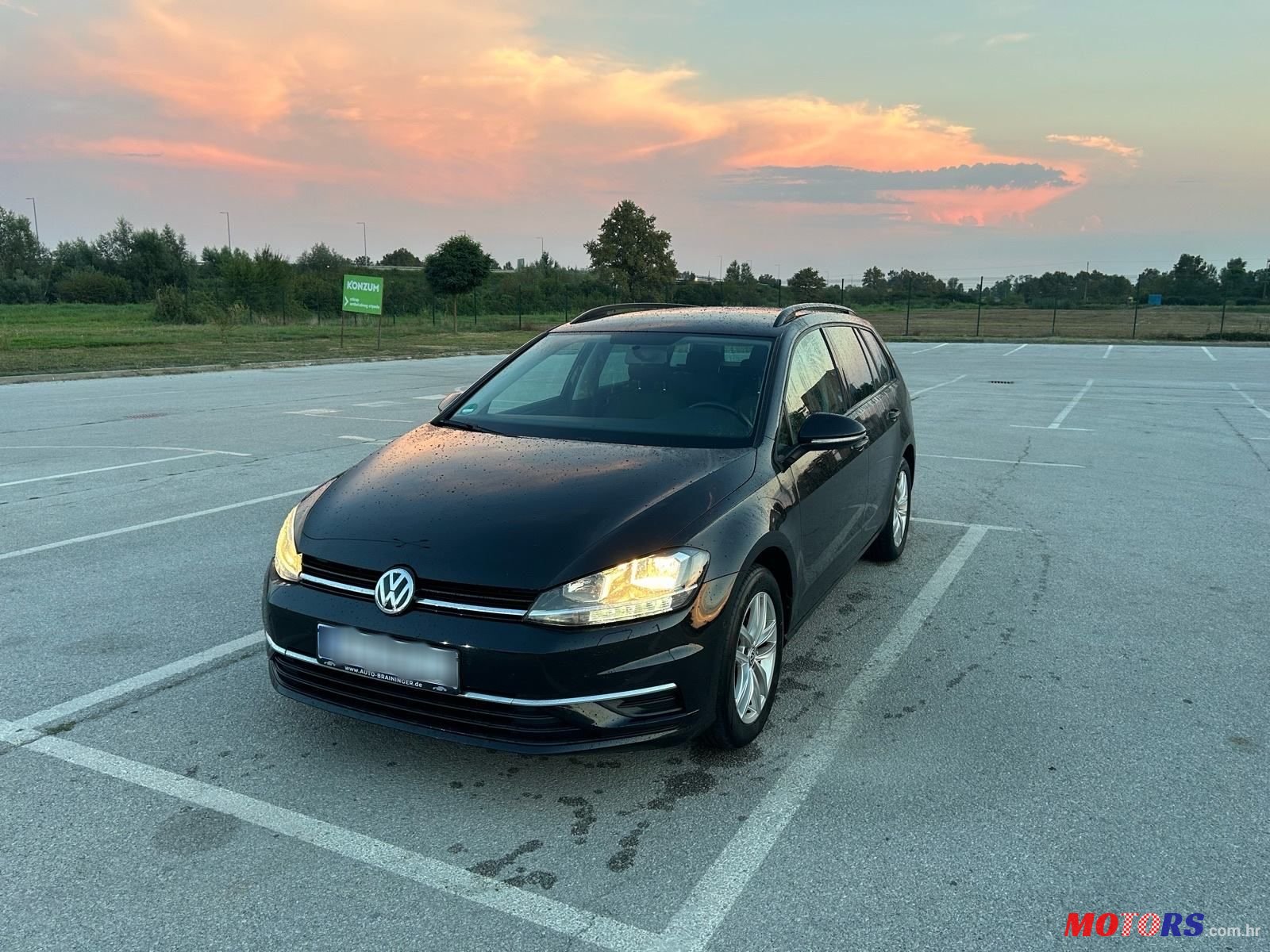 2017' Volkswagen Golf VII Variant photo #1