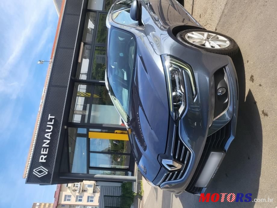 2020' Renault Megane Grandtour photo #2