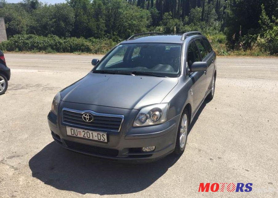2004' Toyota Avensis Wagon photo #1
