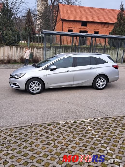 2019' Opel Astra photo #5