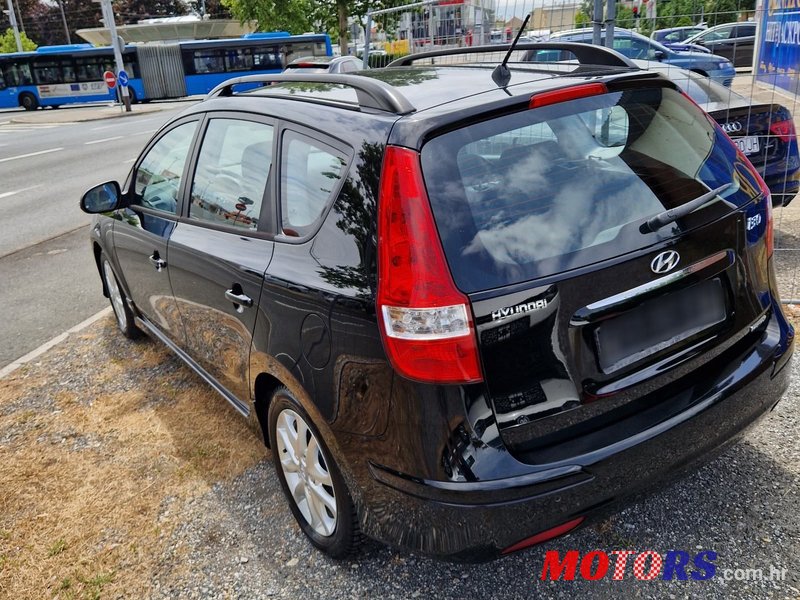 2011' Hyundai i30 Cw 1,6 Crdi photo #5