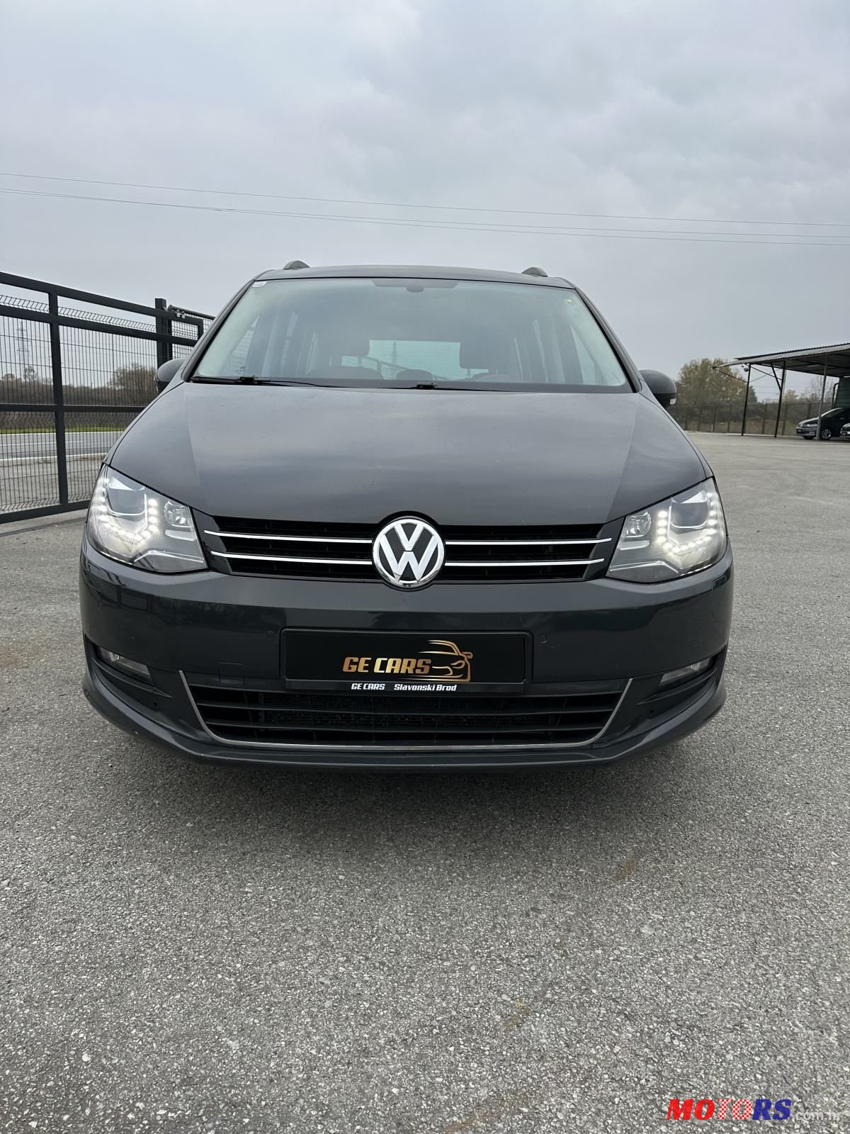 2016' Volkswagen Sharan photo #3