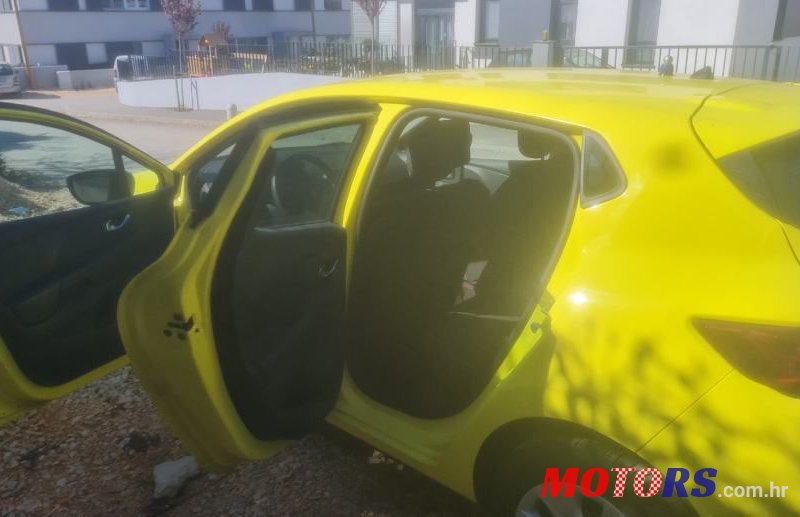 2015' Renault Clio Dci 90 Edc photo #5
