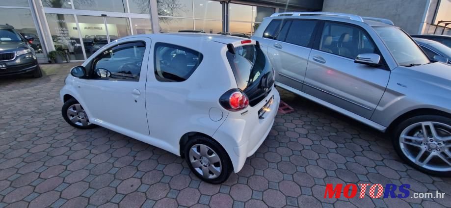 2013' Toyota Aygo photo #5