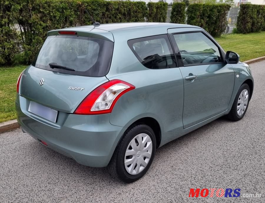 2010' Suzuki Swift 1,2 Glx Ac photo #5