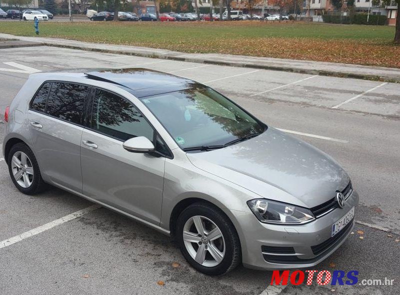 2012' Volkswagen Golf VII 1.6 Tdi photo #2