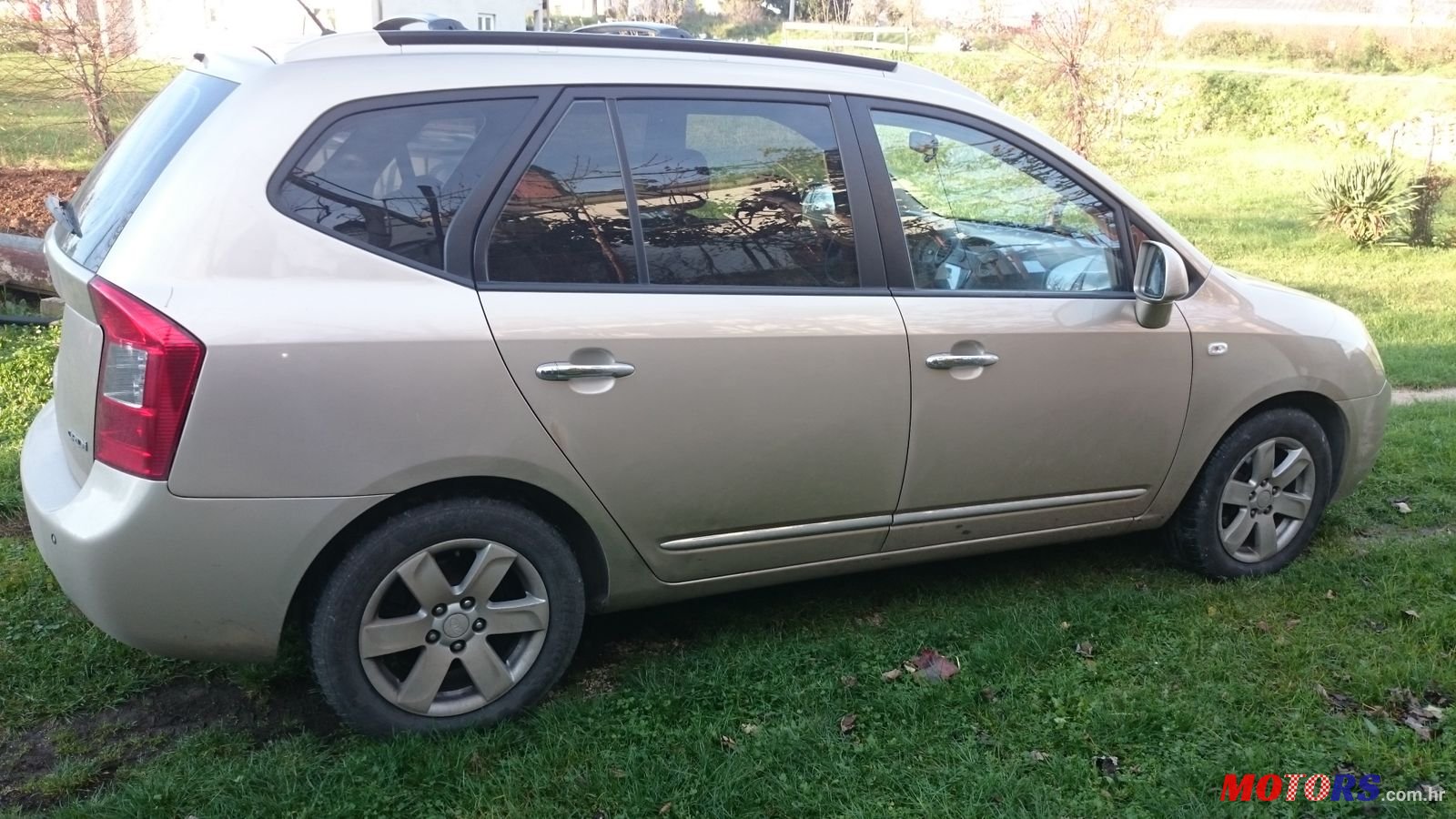 2007' Kia Carens photo #2