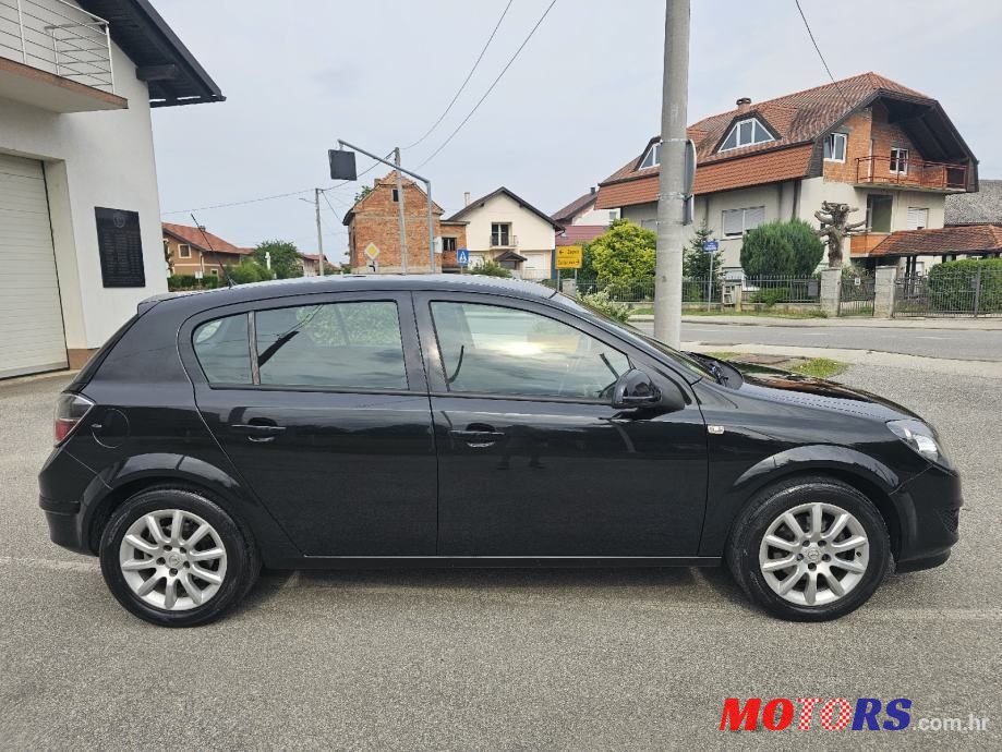 2013' Opel Astra 1,6 Classic photo #3