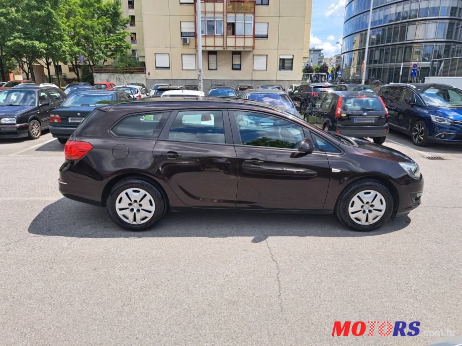 2015' Opel Astra Karavan photo #4