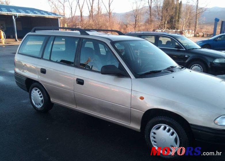 2001' Opel Astra Karavan photo #1