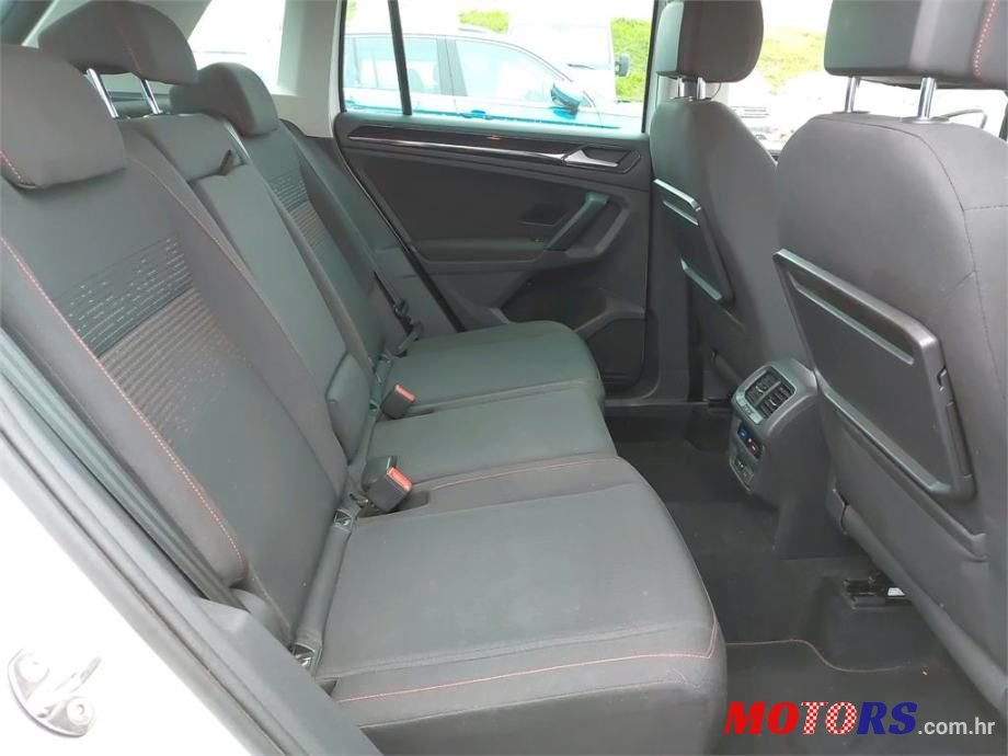 2018' Volkswagen Tiguan photo #6