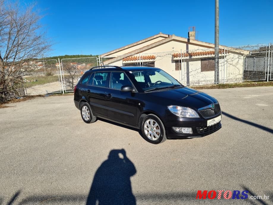 2012' Skoda Fabia Combi photo #2